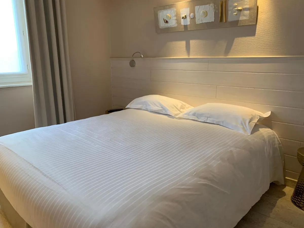 Best Western Hôtel Des Voyageurs Fougères 3*,  France